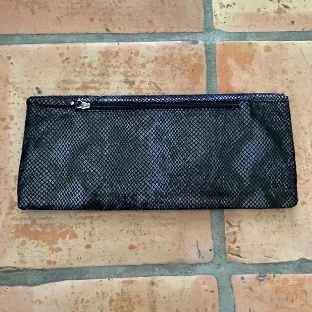 EXCELLENT Lodis black and grey snake print clutch with ID and card slots